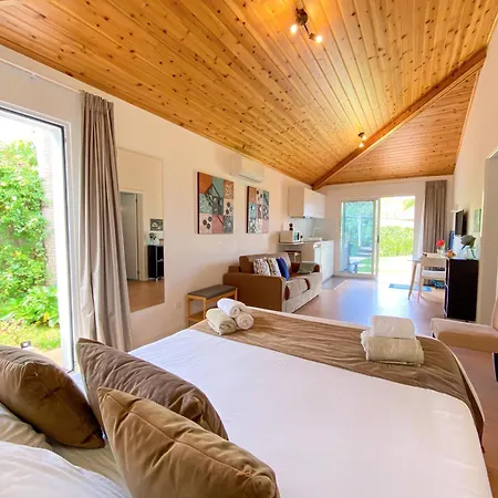 Terra Vivaz - Ribeira Guest house *